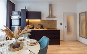 SchillerApartment Hof, Küche, 24h Digital-Checkin, Parkplatz, WLan250MBit